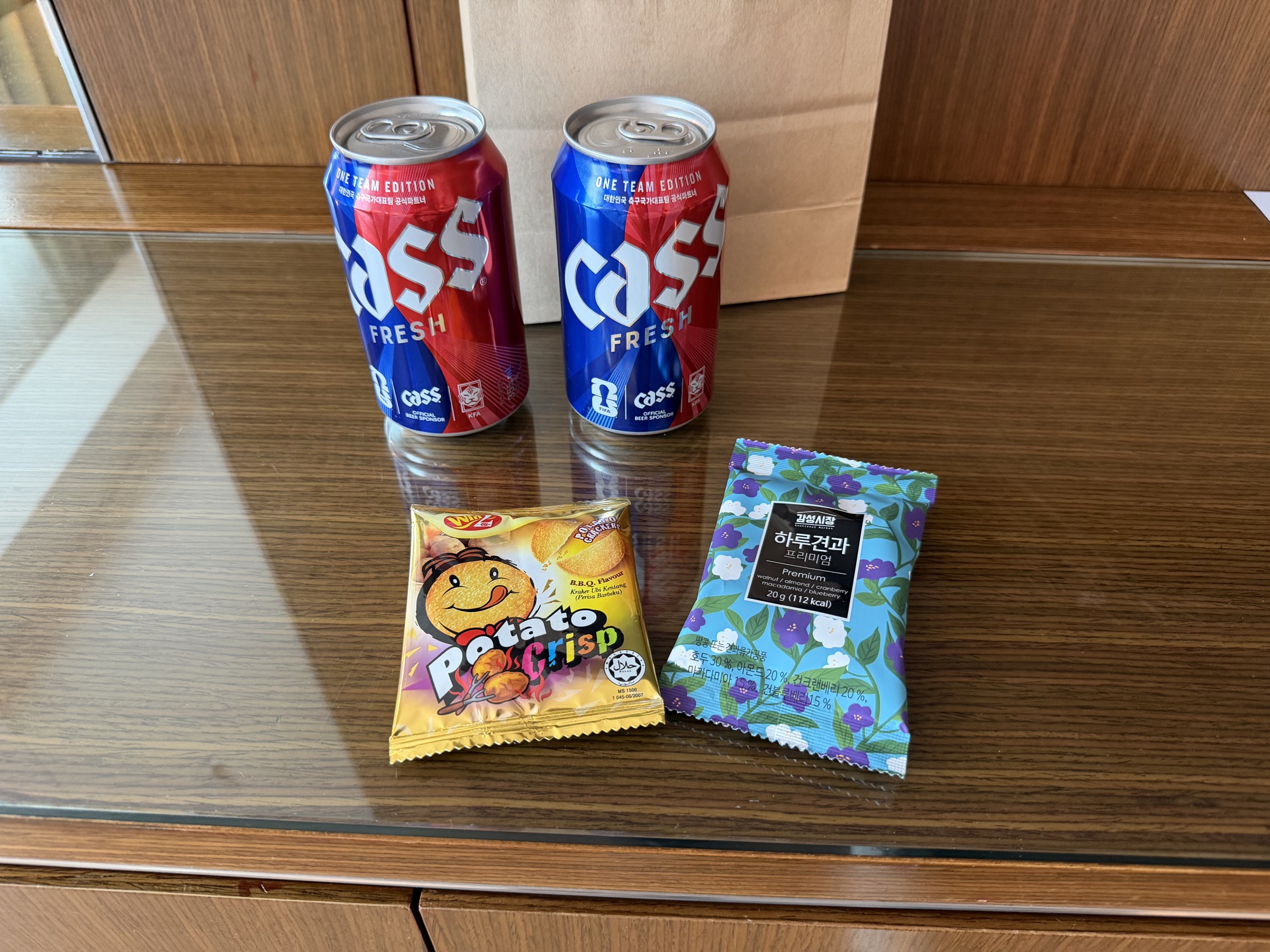 マリオットボンヴォイのプラチナ会員特典でいただいたCassビールとおつまみ